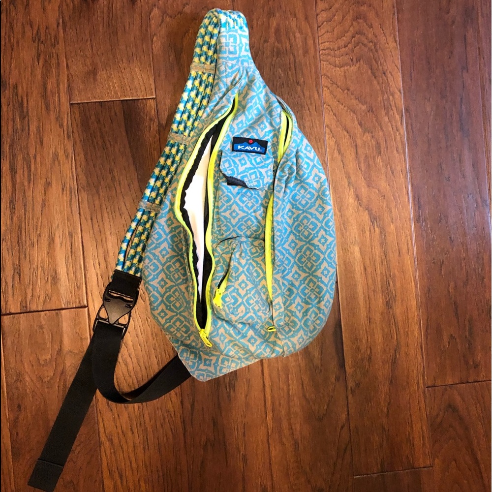 Double zipper Kavu *does have a name inside*